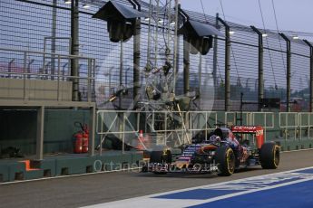 World © Octane Photographic Ltd. Scuderia Toro Rosso STR10 – Max Verstappen. Saturday 19th September 2015, F1 Singapore Grand Prix Practice 3, Marina Bay. Digital Ref: 1433LB1D7235