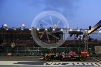 World © Octane Photographic Ltd. Scuderia Toro Rosso STR10 – Max Verstappen. Saturday 19th September 2015, F1 Singapore Grand Prix Practice 3, Marina Bay. Digital Ref: 1433LB1D7297