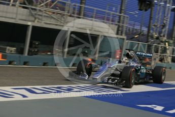 World © Octane Photographic Ltd. Mercedes AMG Petronas F1 W06 Hybrid – Lewis Hamilton. Saturday 19th September 2015, F1 Singapore Grand Prix Practice 3, Marina Bay. Digital Ref: 1433LB1D7538
