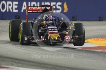 World © Octane Photographic Ltd. Scuderia Toro Rosso STR10 – Max Verstappen. Saturday 19th September 2015, F1 Singapore Grand Prix Qualifying, Marina Bay. Digital Ref: 1434CB7D1945