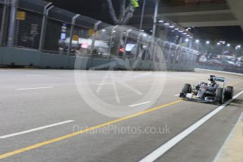 World © Octane Photographic Ltd. Mercedes AMG Petronas F1 W06 Hybrid – Lewis Hamilton. Saturday 19th September 2015, F1 Singapore Grand Prix Qualifying, Marina Bay. Digital Ref: 1434LB1D7785