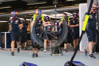 World © Octane Photographic Ltd. Infiniti Red Bull Racing pit stop practice. Saturday 19th September 2015, F1 Singapore Grand Prix Pit lane, Marina Bay. Digital Ref: 1432CB5D0579