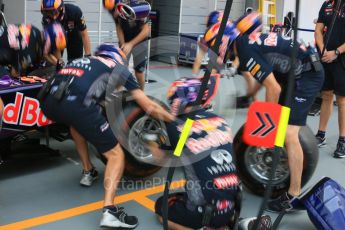 World © Octane Photographic Ltd. Infiniti Red Bull Racing pit stop practice. Saturday 19th September 2015, F1 Singapore Grand Prix Pit lane, Marina Bay. Digital Ref: 1432CB5D0599