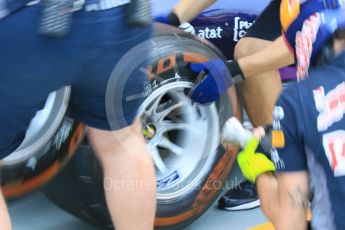 World © Octane Photographic Ltd. Infiniti Red Bull Racing pit stop practice. Saturday 19th September 2015, F1 Singapore Grand Prix Pit lane, Marina Bay. Digital Ref: 1432CB7D1343