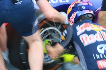 World © Octane Photographic Ltd. Infiniti Red Bull Racing pit stop practice. Saturday 19th September 2015, F1 Singapore Grand Prix Pit lane, Marina Bay. Digital Ref: 1432CB7D1347