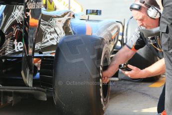 World © Octane Photographic Ltd. Sahara Force India VJM08 – Nick Yelloly, Pit member check tyre pressures. Tuesday 12th May 2015, F1 In-season testing, Circuit de Barcelona-Catalunya, Spain. Digital Ref: 1268LB1D1771