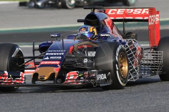 World © Octane Photographic Ltd. Scuderia Toro Rosso STR10 – Carlos Sainz Jnr. Wednesday 13th May 2015, F1 In-season testing, Circuit de Barcelona-Catalunya, Spain. Digital Ref: 1269CB7D1733