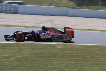 World © Octane Photographic Ltd. Scuderia Toro Rosso STR10 – Carlos Sainz Jnr. Saturday 9th May 2015, F1 Spanish GP Qualifying, Circuit de Barcelona-Catalunya, Spain. Digital Ref: 1257CB7D8047