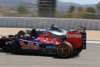 World © Octane Photographic Ltd. Scuderia Toro Rosso STR10 – Carlos Sainz Jnr. Saturday 9th May 2015, F1 Spanish GP Qualifying, Circuit de Barcelona-Catalunya, Spain. Digital Ref: 1257CB7D8121