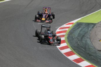 World © Octane Photographic Ltd. McLaren Honda MP4/30 – Fernando Alonso and Infiniti Red Bull Racing RB11 – Daniil Kvyat. Sunday 10th May 2015, F1 Spanish GP Formula 1 Race, Circuit de Barcelona-Catalunya, Spain. Digital Ref: 1265LB1D0438