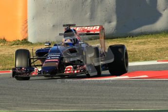 World © Octane Photographic Ltd. Scuderia Toro Rosso STR10 – Carlos Sainz Jnr. Sunday 22nd February 2015, F1 Winter testing, Circuit de Barcelona Catalunya, Spain, Day 4. Digital Ref: 1191CB1L8674