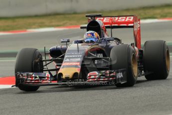 World © Octane Photographic Ltd. Scuderia Toro Rosso STR10 – Carlos Sainz Jnr. Thursday 26th February 2015, F1 Winter test #3, Circuit de Barcelona-Catalunya, Spain Day 1. Digital Ref : 1192CB1L0208