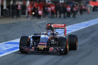 World © Octane Photographic Ltd. Scuderia Toro Rosso STR10 – Carlos Sainz Jnr. Thursday 26th February 2015, F1 Winter test #3, Circuit de Barcelona-Catalunya, Spain Day 1. Digital Ref : 1192LB1D0435