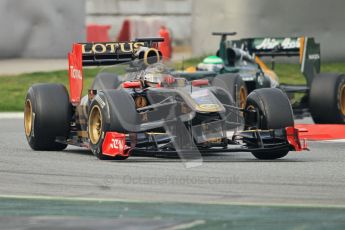 World © Octane Photographic 2011. Formula 1 testing Friday 11th March 2011 Circuit de Catalunya. Renault R31 - Nick Heidfeld. Lotus T124 - Heikki Kovalainen. Digital ref : CB1D3474