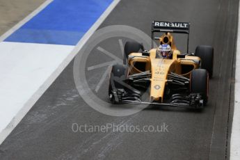 World © Octane Photographic Ltd. Renault Sport F1 Team RS16 – Sergey Sirotkin. Tuesday 12th July 2016, F1 In-season testing, Silverstone UK. Digital Ref : 1618LB1D9434