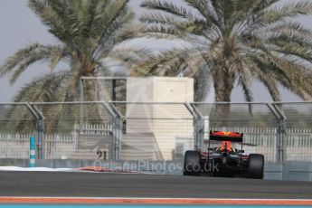 World © Octane Photographic Ltd. Red Bull Racing RB12 – Daniel Ricciardo. Friday 25th November 2016, F1 Abu Dhabi GP - Practice 1, Yas Marina circuit, Abu Dhabi. Digital Ref : 1756LB1D7802