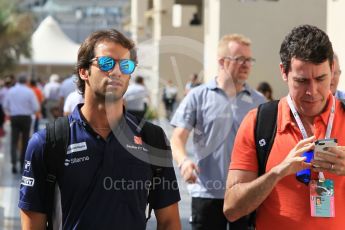 World © Octane Photographic Ltd. Sauber F1 Team C35 – Felipe Nasr and Dr.Leandro Vaz (Nutritionist). Saturday 26th November 2016, F1 Abu Dhabi GP - Practice 3, Yas Marina circuit, Abu Dhabi. Digital Ref :