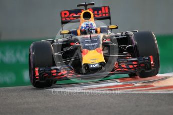 World © Octane Photographic Ltd. Red Bull Racing RB12 – Daniel Ricciardo. Saturday 26th November 2016, F1 Abu Dhabi GP - Qualifying, Yas Marina circuit, Abu Dhabi. Digital Ref :