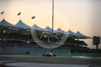 World © Octane Photographic Ltd. Renault Sport F1 Team RS16 - Kevin Magnussen. Saturday 26th November 2016, F1 Abu Dhabi GP - Qualifying, Yas Marina circuit, Abu Dhabi. Digital Ref :