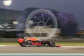 World © Octane Photographic Ltd. Red Bull Racing RB12 – Daniel Ricciardo. Saturday 26th November 2016, F1 Abu Dhabi GP - Qualifying, Yas Marina circuit, Abu Dhabi. Digital Ref :
