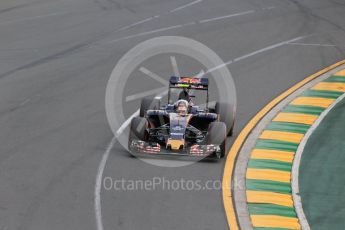 World © Octane Photographic Ltd. Scuderia Toro Rosso STR11 – Carlos Sainz. Saturday 19th March 2016, F1 Australian GP Qualifying, Melbourne, Albert Park, Australia. Digital Ref : 1521LB1D5343