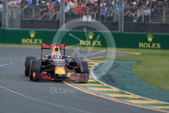 World © Octane Photographic Ltd. Red Bull Racing RB12 – Daniel Ricciardo. Sunday 20th March 2016, F1 Australian GP Race, Melbourne, Albert Park, Australia. Digital Ref : 1524LB1D7246