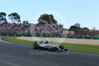 World © Octane Photographic Ltd. Mercedes AMG Petronas W07 Hybrid – Lewis Hamilton Sunday 20th March 2016, F1 Australian GP Race, Melbourne, Albert Park, Australia. Digital Ref : 1524LB5D2146