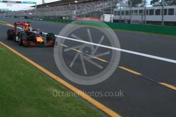 World © Octane Photographic Ltd. Red Bull Racing RB12 – Daniel Ricciardo. Sunday 20th March 2016, F1 Australian GP Race, Melbourne, Albert Park, Australia. Digital Ref : 1524LB5D2279