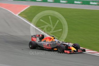 World © Octane Photographic Ltd. Red Bull Racing RB12 – Daniel Ricciardo. Sunday 12th June 2016, F1 Canadian GP Race, Circuit Gilles Villeneuve, Montreal, Canada. Digital Ref :1592LB5D2189