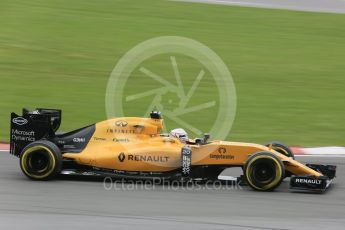 World © Octane Photographic Ltd. Renault Sport F1 Team RS16 - Kevin Magnussen. Sunday 12th June 2016, F1 Canadian GP Race, Circuit Gilles Villeneuve, Montreal, Canada. Digital Ref :1592LB5D2230
