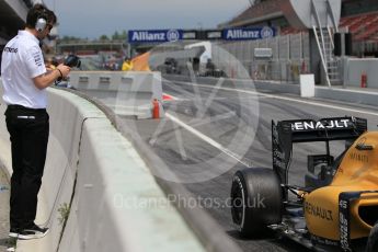 World © Octane Photographic Ltd. Renault Sport F1 Team RS16 - Esteban Ocon and Mercedes technician. Tuesday 17th May 2016, F1 Spanish GP In-season testing, Circuit de Barcelona Catalunya, Spain. Digital Ref :1555CB1D3082