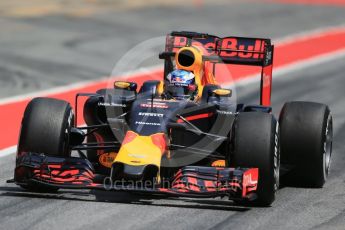 World © Octane Photographic Ltd. Scuderia Toro Rosso STR11 – Pierre Gasly. Tuesday 17th May 2016, F1 Spanish In-season testing, Circuit de Barcelona Catalunya, Spain. Digital Ref : 1555LB1D9475