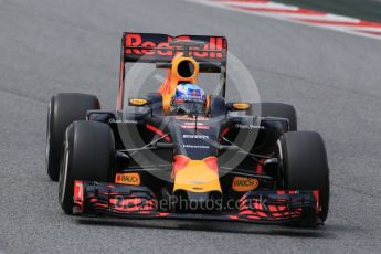 World © Octane Photographic Ltd. Red Bull Racing RB12 – Daniel Ricciardo. Tuesday 17th May 2016, F1 Spanish GP In-season testing, Circuit de Barcelona Catalunya, Spain. Digital Ref :1555LB1D9980