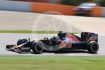 World © Octane Photographic Ltd. Scuderia Toro Rosso STR11 – Daniil Kvyat. Wednesday 18th May 2016, F1 Spanish GP In-season testing, Circuit de Barcelona Catalunya, Spain. Digital Ref : 1556CB7D9356