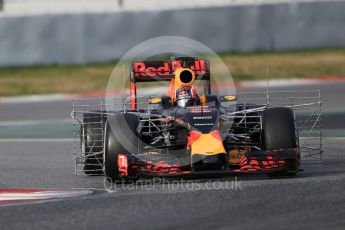 World © Octane Photographic Ltd. Red Bull Racing-TAG Heuer RB12 – Daniil Kvyat. Thursday 3rd March 2016, F1 Winter testing, Circuit de Barcelona Catalunya, Spain, Day 7. Digital Ref : 1510LB1D6757