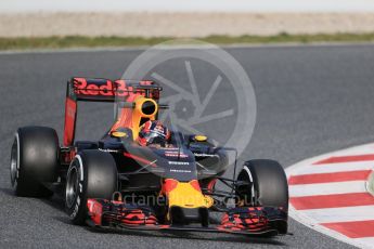 World © Octane Photographic Ltd. Red Bull Racing-TAG Heuer RB12 – Daniil Kvyat. Thursday 3rd March 2016, F1 Winter testing, Circuit de Barcelona Catalunya, Spain, Day 7. Digital Ref : 1510LB1D6813