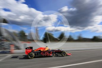 World © Octane Photographic Ltd. Red Bull Racing-TAG Heuer RB12 – Daniil Kvyat. Thursday 3rd March 2016, F1 Winter testing, Circuit de Barcelona Catalunya, Spain, Day 7. Digital Ref : 1510LB5D0010
