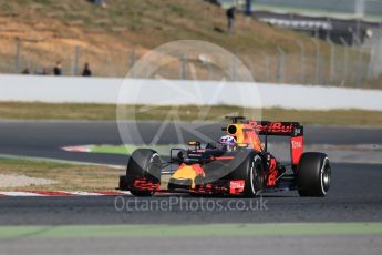 World © Octane Photographic Ltd. Red Bull Racing-TAG Heuer RB12– Daniel Ricciardo. Friday 4th March 2016, F1 Winter testing, Circuit de Barcelona Catalunya, Spain, Day 8. Digital Ref : 1511LB1D8928