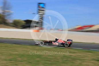 World © Octane Photographic Ltd. Scuderia Toro Rosso STR11 – Carlos Sainz. Friday 4th March 2016, F1 Winter testing, Circuit de Barcelona Catalunya, Spain, Day 8. Digital Ref : 1511LB5D0743
