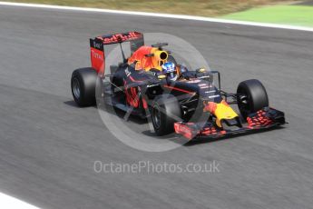 World © Octane Photographic Ltd. Red Bull Racing RB12 – Daniel Ricciardo. Friday 2nd September 2016, F1 Italian GP Practice 2, Monza, Italy. Digital Ref : 1699LB1D6383