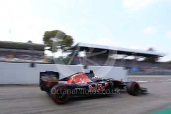 World © Octane Photographic Ltd. Scuderia Toro Rosso STR11 – Carlos Sainz. Saturday 3rd September 2016, F1 Italian GP Qualifying, Monza, Italy. Digital Ref :1705LB2D6557