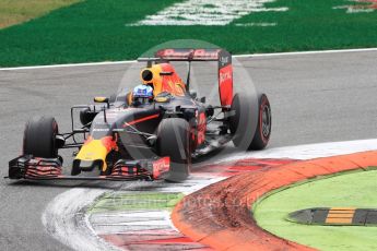World © Octane Photographic Ltd. Red Bull Racing RB12 – Daniel Ricciardo. Sunday 4th September 2016, F1 Italian GP Race, Monza, Italy. Digital Ref :1710LB1D0488
