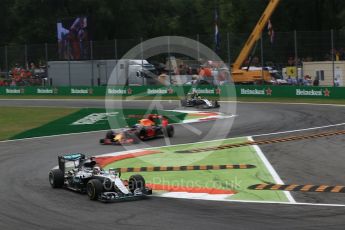 World © Octane Photographic Ltd. Mercedes AMG Petronas W07 Hybrid – Lewis Hamilton, Red Bull Racing RB12 – Daniel Ricciardo and Sahara Force India VJM09 - Sergio Perez. Sunday 4th September 2016, F1 Italian GP Race, Monza, Italy. Digital Ref :1710LB2D7017