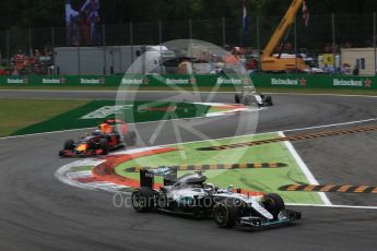 World © Octane Photographic Ltd. Mercedes AMG Petronas W07 Hybrid – Lewis Hamilton, Red Bull Racing RB12 – Daniel Ricciardo and Sahara Force India VJM09 - Sergio Perez. Sunday 4th September 2016, F1 Italian GP Race, Monza, Italy. Digital Ref :1710LB2D7020
