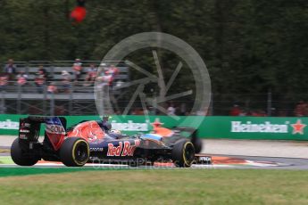 World © Octane Photographic Ltd. Manor Racing MRT05 - Pascal Wehrlein and Scuderia Toro Rosso STR11 – Carlos Sainz. Sunday 4th September 2016, F1 Italian GP Race, Monza, Italy. Digital Ref :1710LB2D7359
