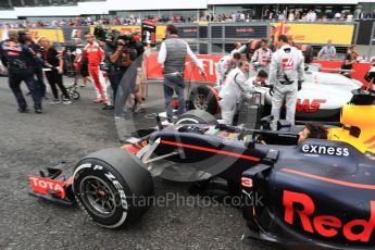 World © Octane Photographic Ltd. Red Bull Racing RB12 – Daniel Ricciardo. Sunday 9th October 2016, F1 Japanese GP - Grid, Suzuka Circuit, Suzuka, Japan. Digital Ref :1735LB1D7238