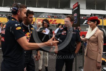 World © Octane Photographic Ltd. Red Bull Racing RB12 – Daniel Ricciardo and Christian Horner. Sunday 9th October 2016, F1 Japanese GP - Grid, Suzuka Circuit, Suzuka, Japan. Digital Ref :1735LB1D7300