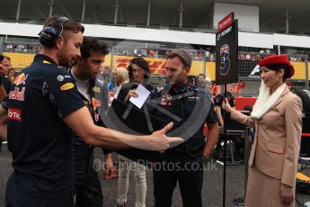 World © Octane Photographic Ltd. Red Bull Racing RB12 – Daniel Ricciardo and Christian Horner. Sunday 9th October 2016, F1 Japanese GP - Grid, Suzuka Circuit, Suzuka, Japan. Digital Ref :1735LB1D7306