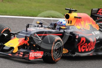 World © Octane Photographic Ltd. Red Bull Racing RB12 – Daniel Ricciardo. Friday 7th October 2016, F1 Japanese GP - Practice 1, Suzuka Circuit, Suzuka, Japan. Digital Ref :1728LB1D4249