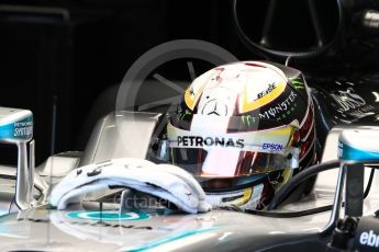 World © Octane Photographic Ltd. Mercedes AMG Petronas W07 Hybrid – Lewis Hamilton. Saturday 17th September 2016, F1 Singapore GP Practice 3, Marina Bay Circuit, Singapore. Digital Ref : 1720LB1D0455